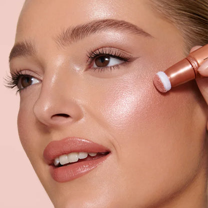Charlotte Tilbury Hollywood Beauty Light Wand Highlighter – Peachgasm (12ml)