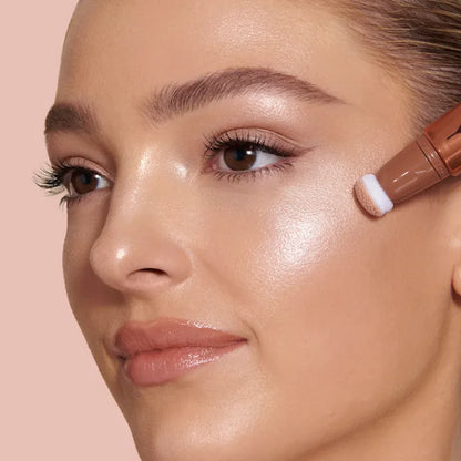Charlotte Tilbury Hollywood Beauty Light Wand Highlighter – Spotlight (12ml)